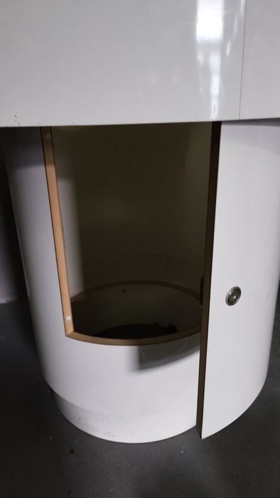 Стіл круглий в офіс чи магазин