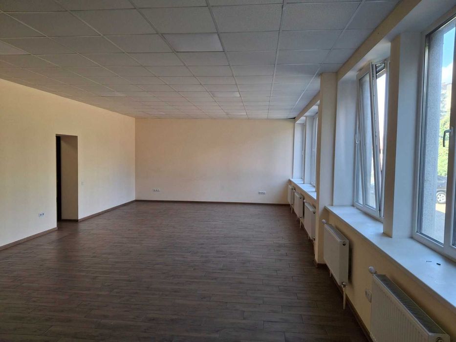 Здається в оренду офісний центр 2000м.кв.