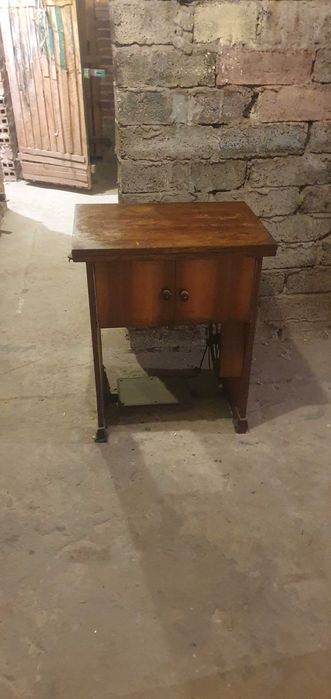 Maszyna do szycia Lada z szafką – sprawna, solidna, klasyka