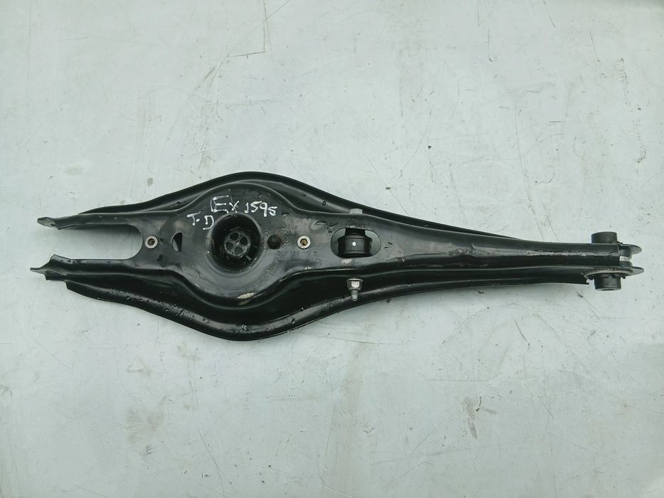 Braço de suspensão trás direito AUDI Q3 (F3B)
