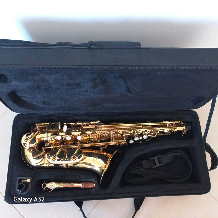 Saxofone Alto J. Michael AL500