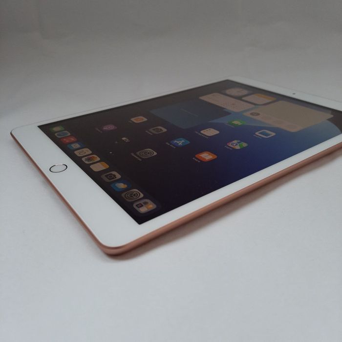 iPad 8 32GB wifi A2270 Gold цілий робочій подарунок!