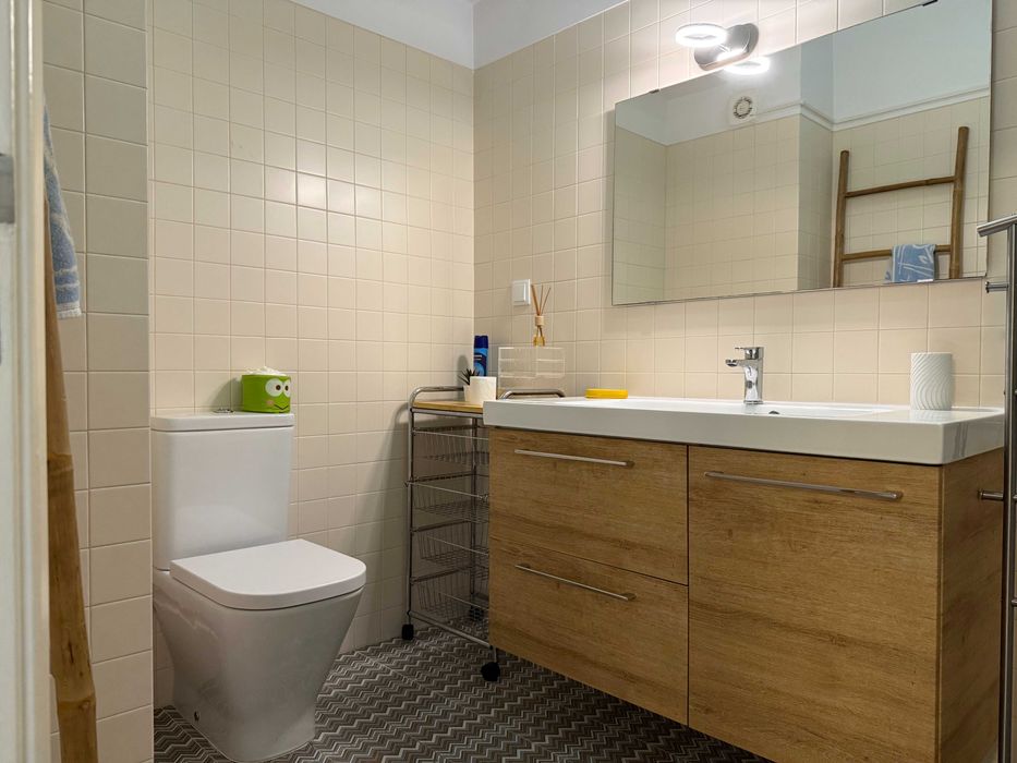 Quarto para Arrendar com Varanda