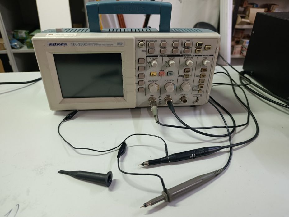 Osciloscópio Digital Tektronix TDS 2002 (60 MHz / 2 Canais)