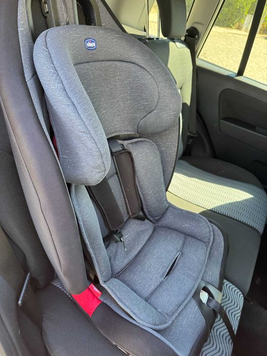 Cadeira auto Chicco (Grupo 1/2/3) com Isofix – Como nova!