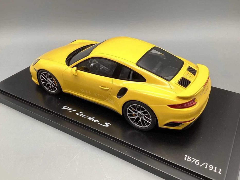 Porsche Turbo S + 1/18 + Vitrine + Spark + Resina