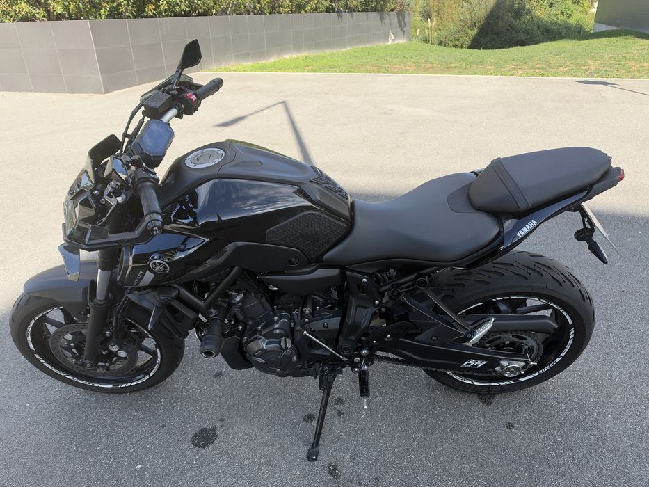 Yamaha MT - 07 pure black full power