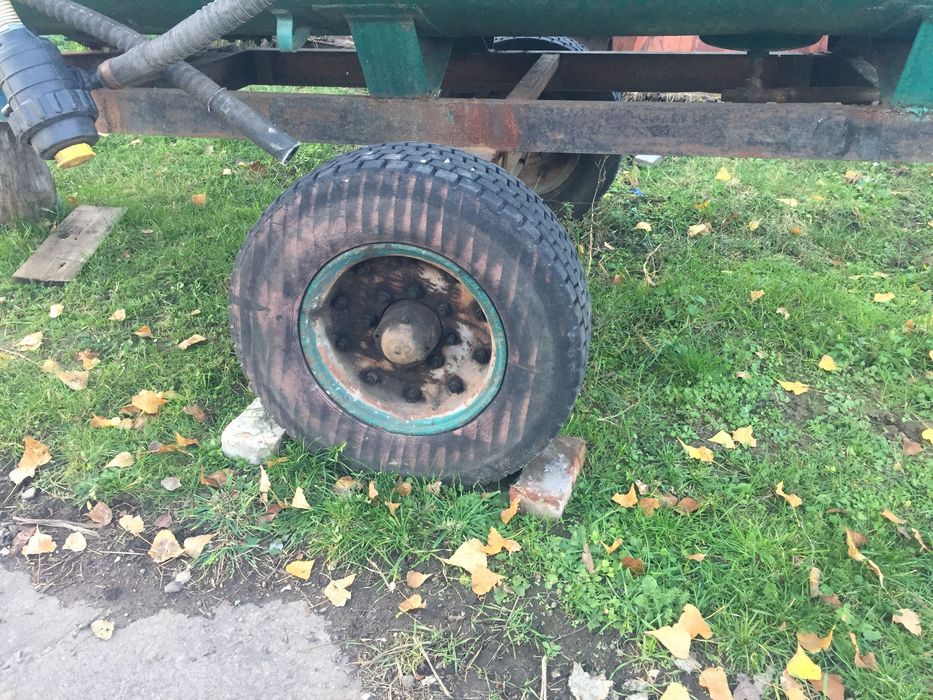 Продам бочку на колесах