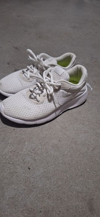 Buty nike tanjun biale 38,5 24,5cm do biegania na rower