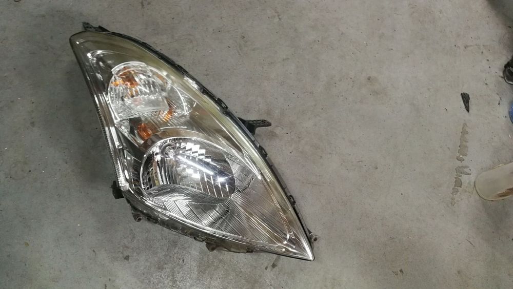 lampa prawa przód przednia suzuki swift mk7 10-16