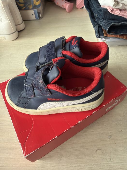 дитячі сині кросівки бренду Puma