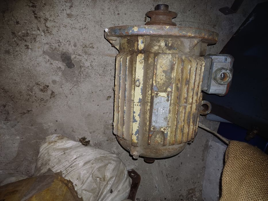 Электродвигатель трехфазный асинхронный