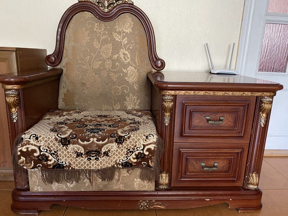 Кресло трюмо деревяне