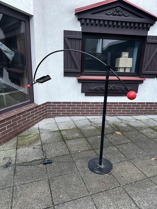 Robert Haussmann dla Swisslamps International lampa łukowa.