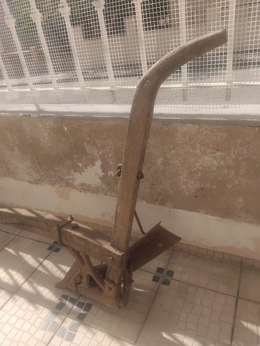 Arado antigo de tração animal
​Este design específico é frequentemente chamado de