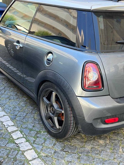 Mini Cooper S R56 com pacote Divertimento incluído