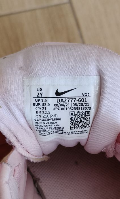 Кросівки Nike для дівчинки