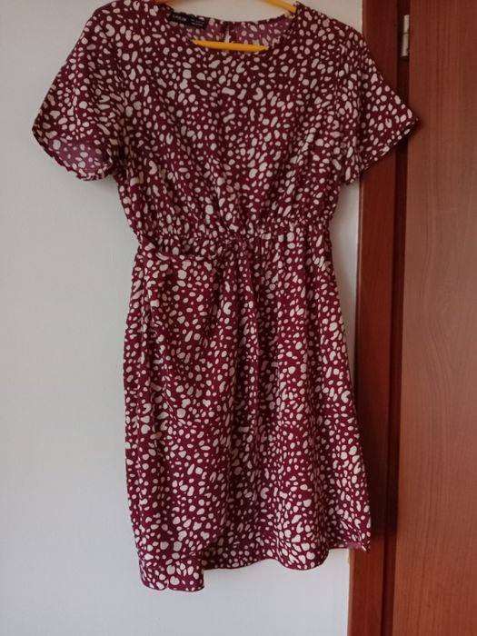 Lekka sukienka w kolorze wiśni. S