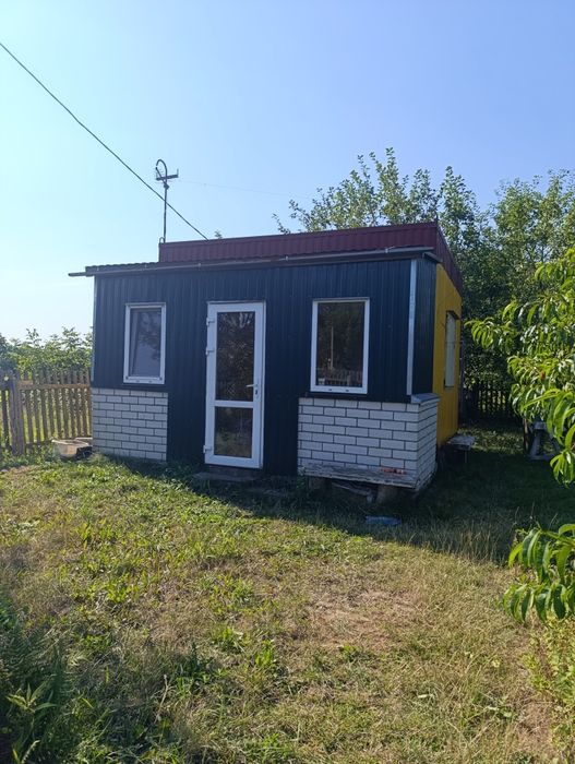 Продаж земельної ділянки з будиночком.