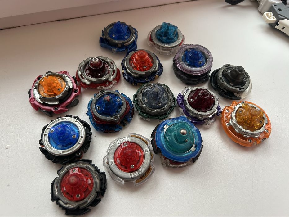 Beyblade/бейблейд 15шт, пускатели+арена