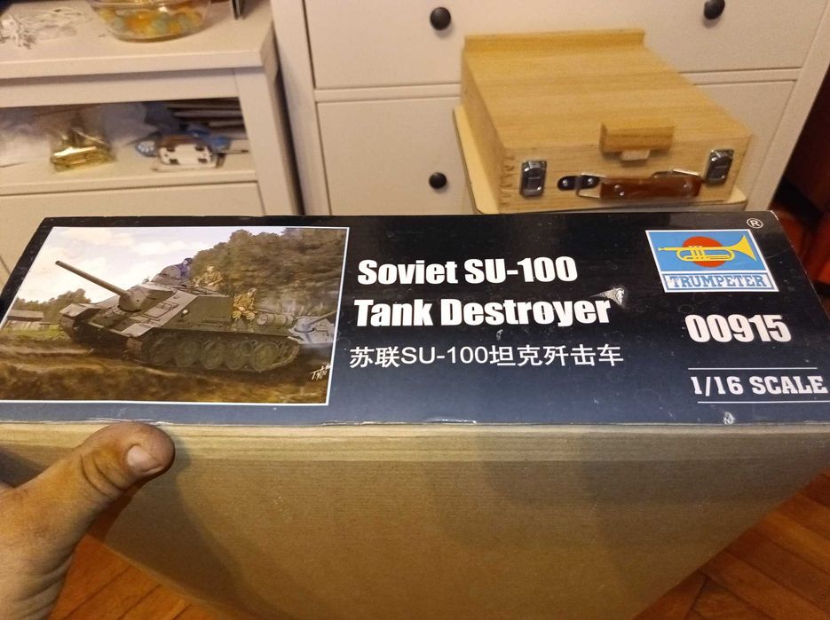 Model Trumpeter 00915 SU-100 SPG 1:16