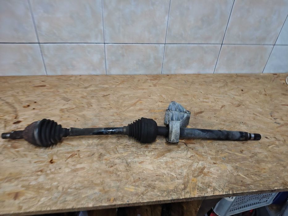 Prawa półoś Opel Insignia a 1,6 turbo benzyna. Oryginał sprawna.