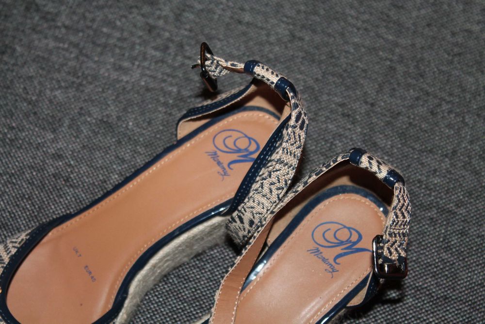 Buty na koturnie Mantaray