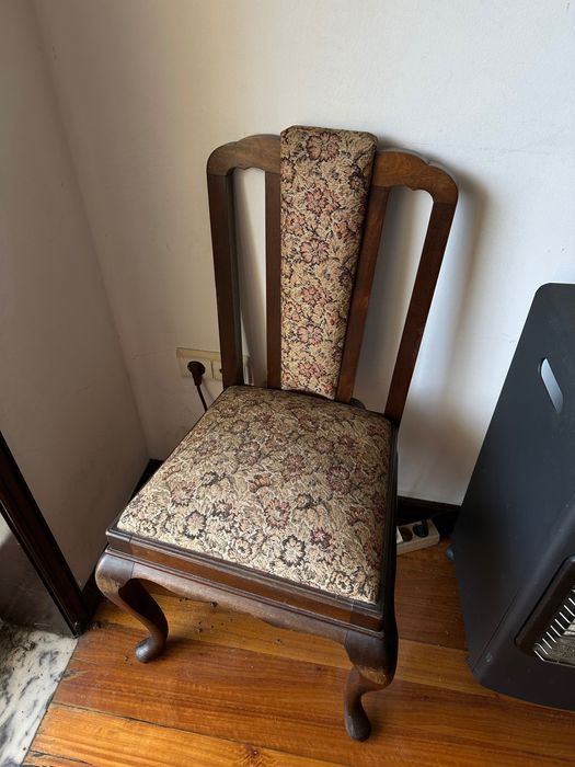Cadeira antiga clássica