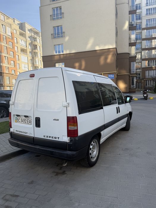Продм хорошу мсімейну машинку