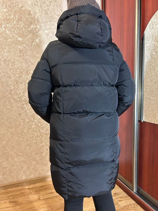 Куртка-  натуральний пух в гарному стані , розмі М, колір чорний.