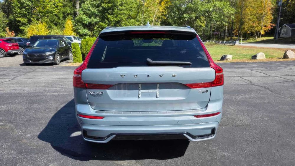 Volvo XC60 B5 Plus Dark Theme      2023