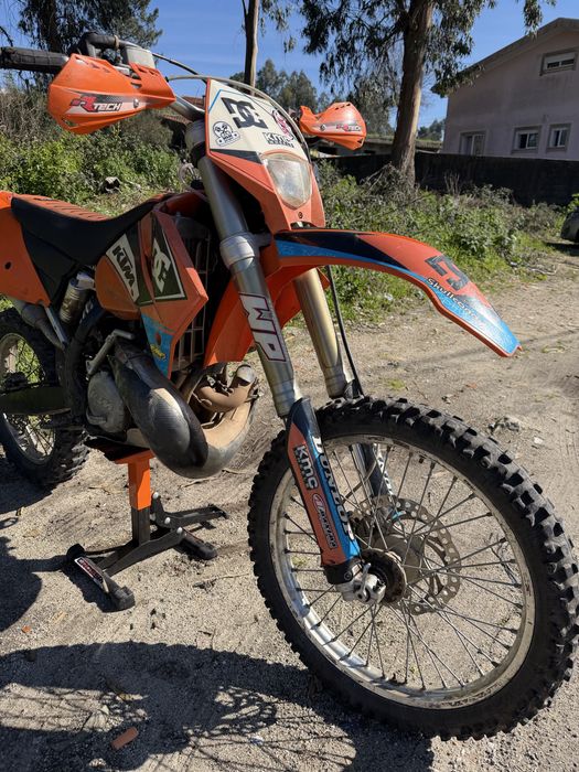 Vendo KTM 250 EXC matriculada, mota estimada e pronta a andar.