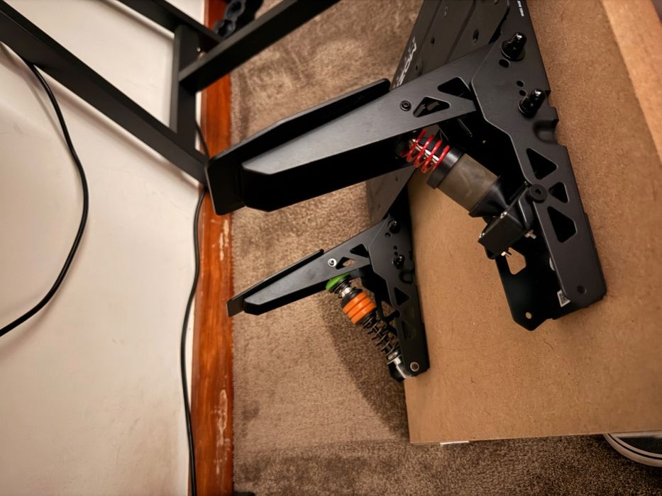 Moza R5 Bundle + Alien Loadcell brake mod + BMW carbon stickers