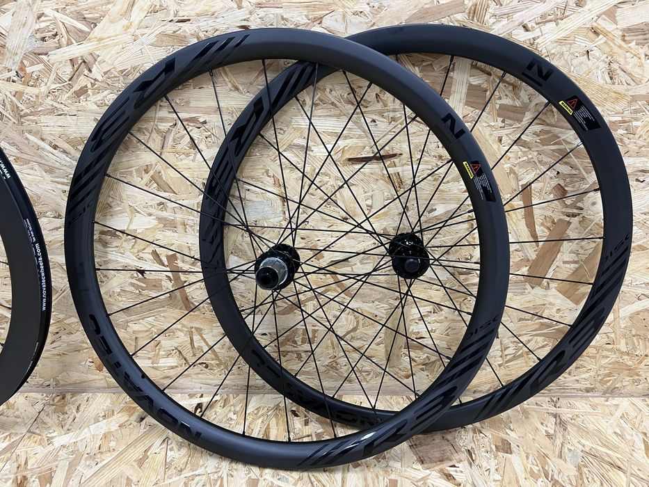 Bicicleta estrada Rodas disco carbono Novatec R3 NOVAS