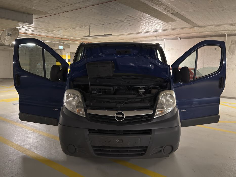 Opel. VIVARO 2.0 D // 6 передч / 2010 Р