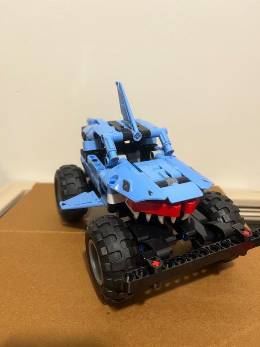 42134 lego technic monster jam megalodon