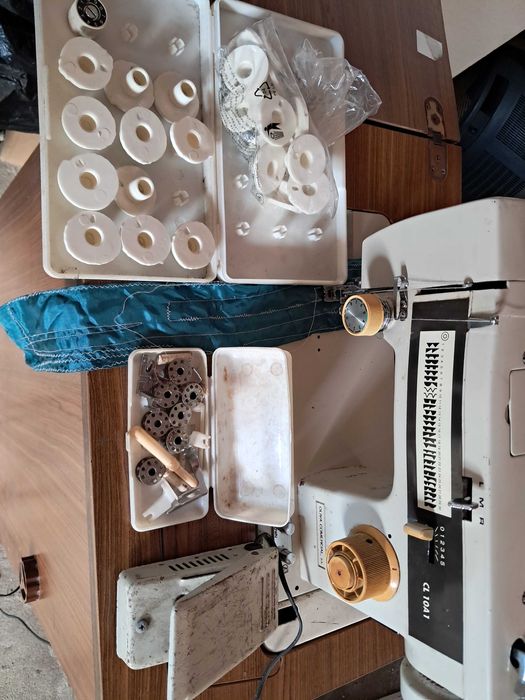 Maq,de costura Oliva Comercial Negociável