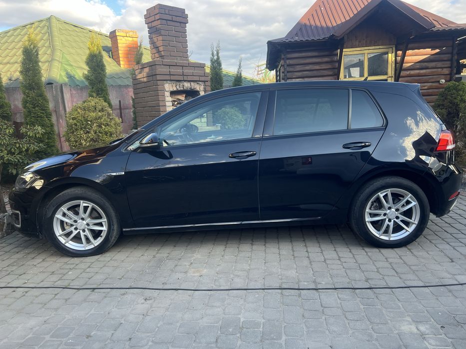 Volkswagen e-Golf електро 2018 36 квт
