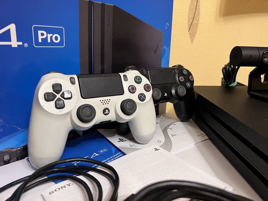 Ігрова консоль Sony Playstation 4 Pro 1TB + 2 геймпада