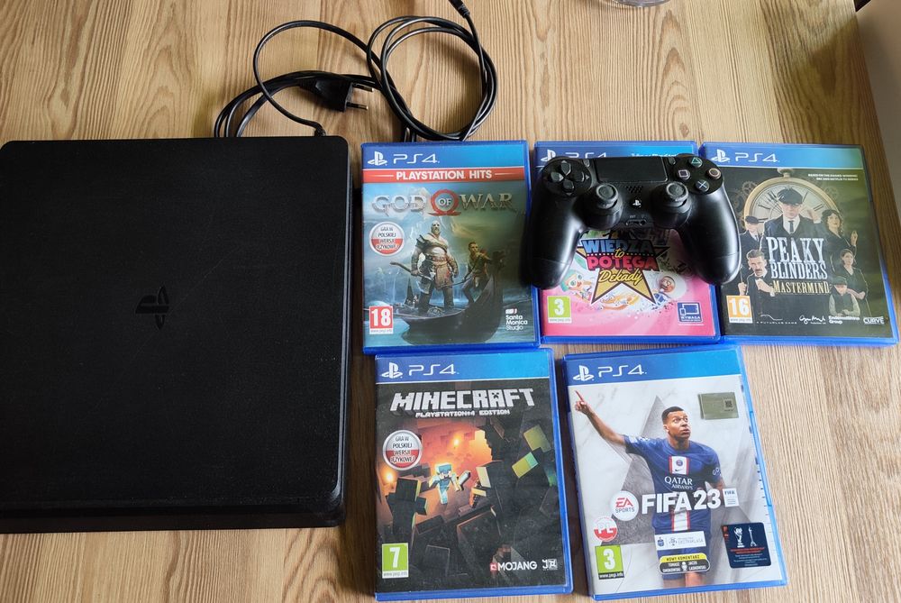 Konsola PlayStation 4 slim z Grami