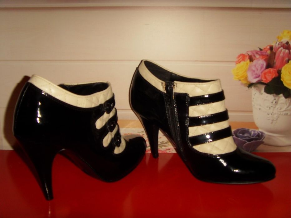 Czarno-Białe Lakierki, Botki, „Neu Look Gorgeous”