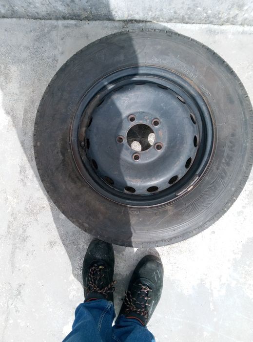 Pneu firestone 225 65r16c sem uso  70€