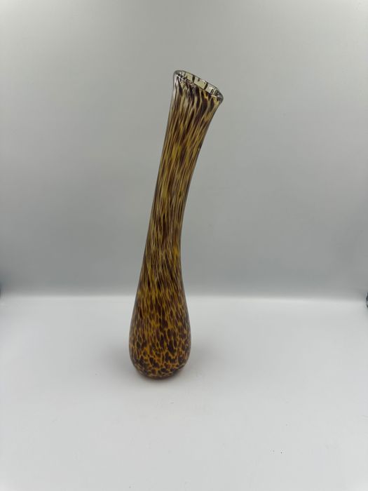 Szklany wazon w stylu boho glamour, cętkowany wzór