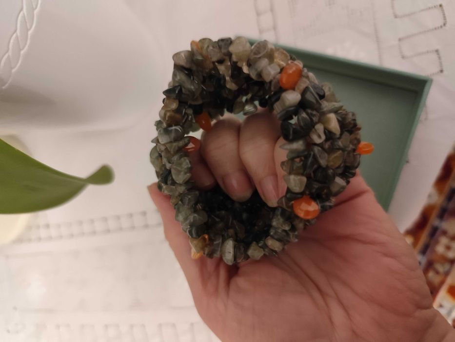 bransoletka z kamieni oliwkowa