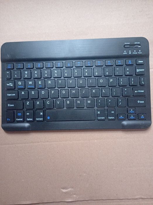Клавіатура безпроводна компактна.