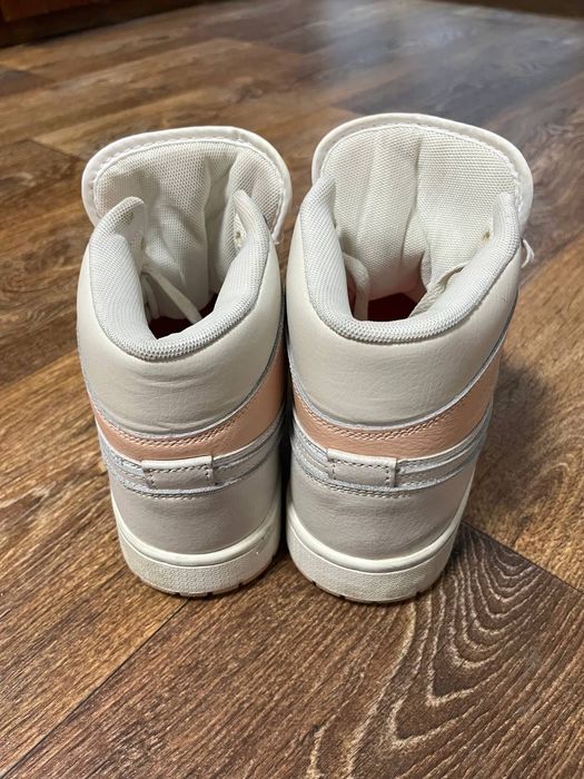 Продам шкіряни кросівки Nike демісезонні високіі