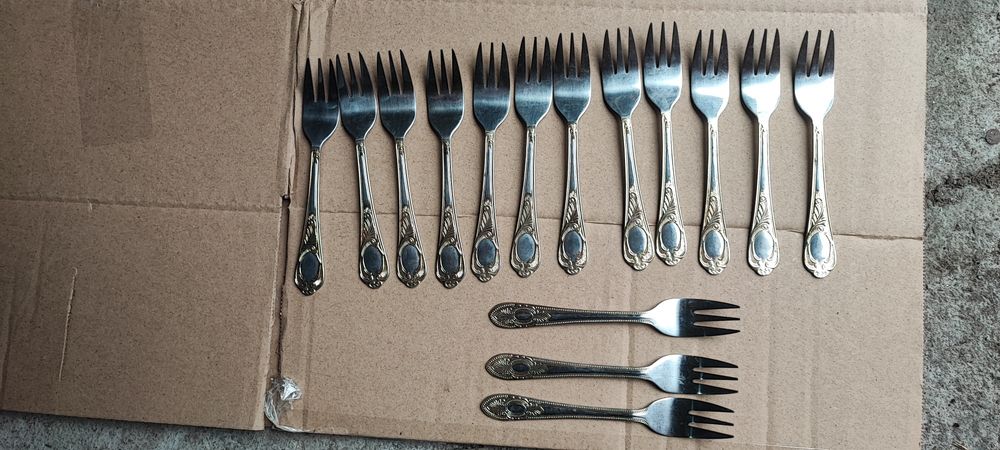 Faqueiro com mais de 78 peças.