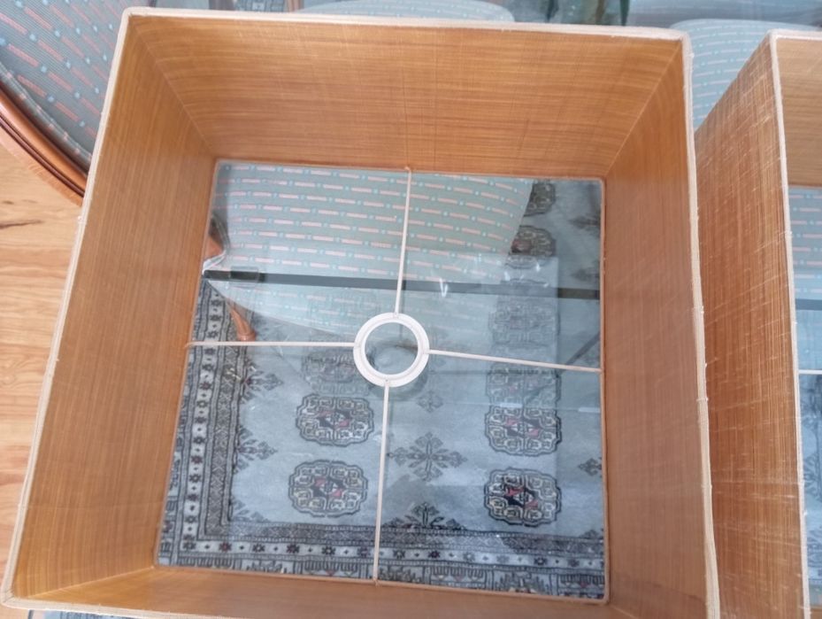 Par de abajures quadrados em seda natural