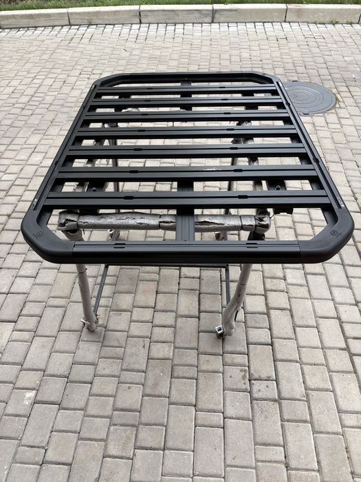 Вантажна платформа Yakima LockNLoad як thule Caprock S M L