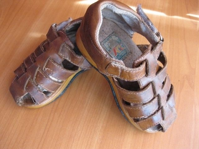 Продам сандали для мальчика